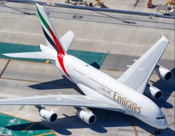 pesawat emirates dubai