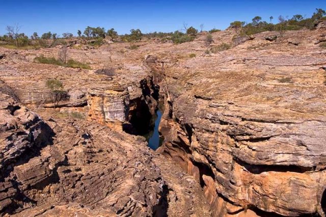 taman nasional vulkanik undara tempat wisata tersembunyi australia