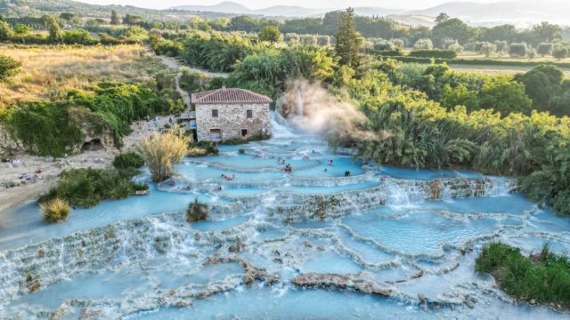 pemandian air panas saturnia di italia