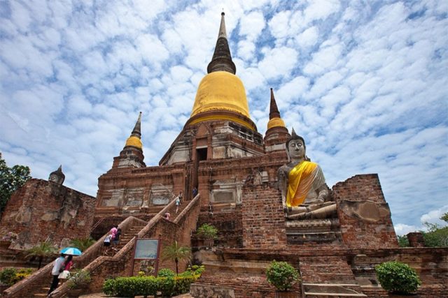 wat yai chai mongkhon peninggalan kota tua ayutthaya