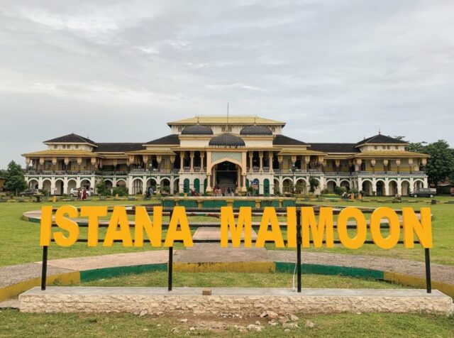 istana maimoon pulau sumatra indonesia