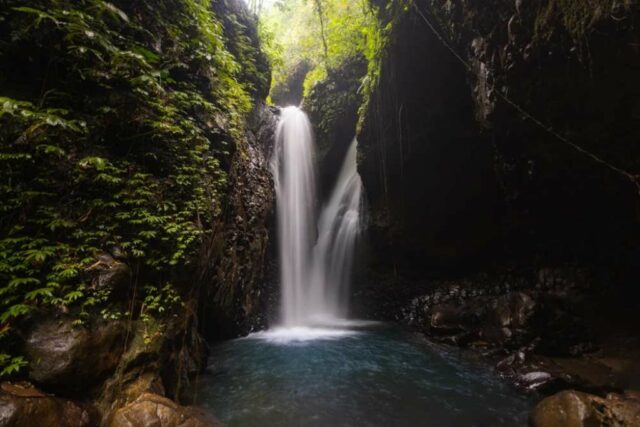 air terjun kembar gitgit terindah di indonesia