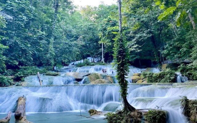 air terjun moramo terindah di indonesia