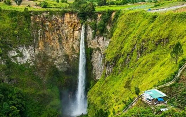 air terjun sipisopiso terindah di indonesia