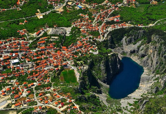 danau biru imotski kroasia