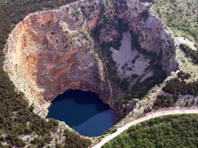 danau merah imotski kroasia