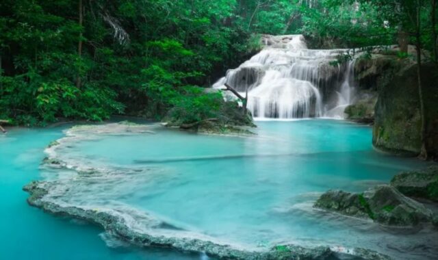 air terjun erawan di thailand