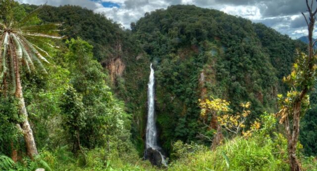 air terjun mae surin di thailand