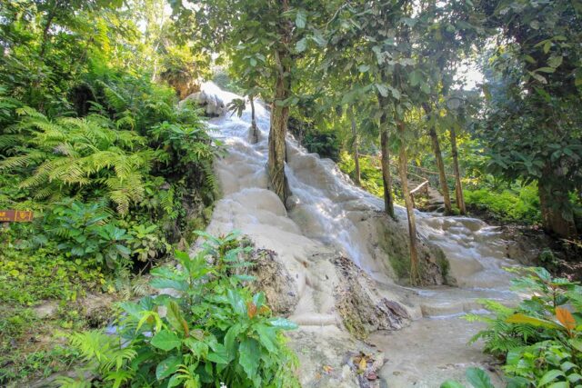 air terjun namtok bua tong di thailand