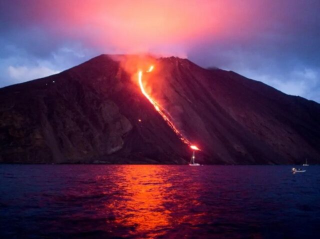 gunung berapi italia