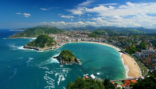 pantai la concha terbaik di eropa