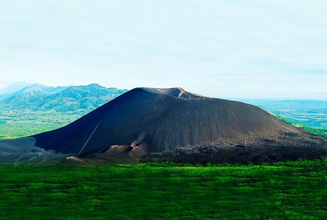 cerro negro destinasi wisata nikaragua