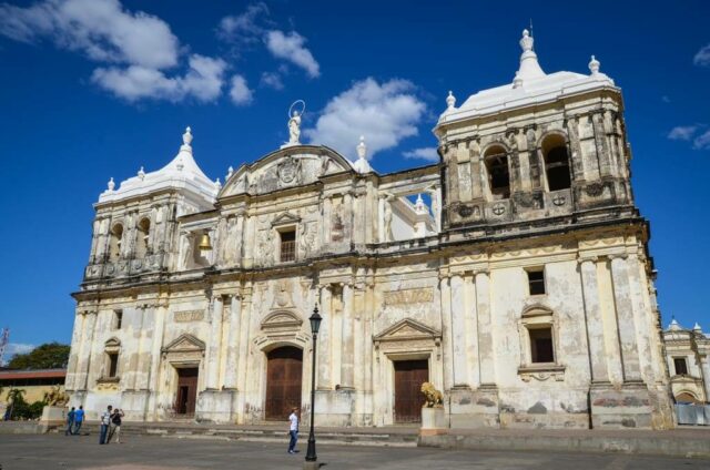 katedral león destinasi wisata nikaragua