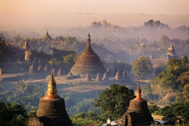 kuil mrauk u wisata tersembunyi di myanmar