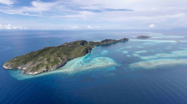 pantai indah pulau panasia di papua nugini