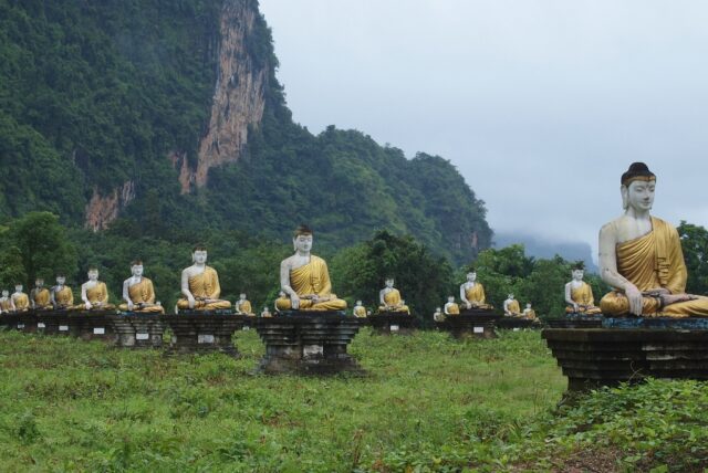 patung buddha di hpa an wisata tersembunyi di myanmar