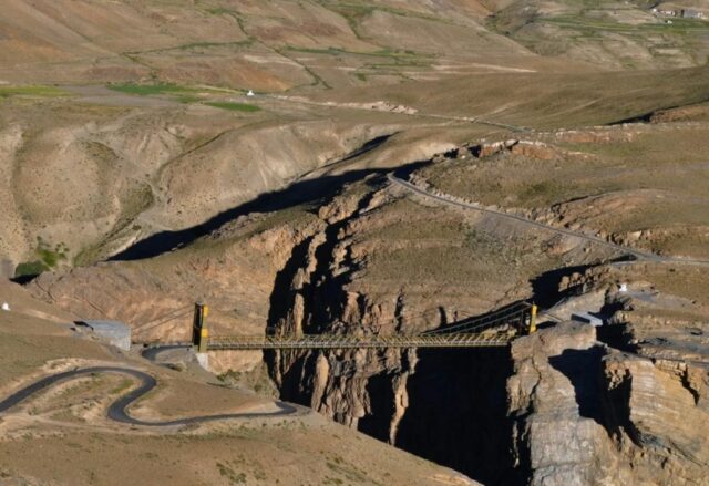 jembatan chicham lembah spiti di india