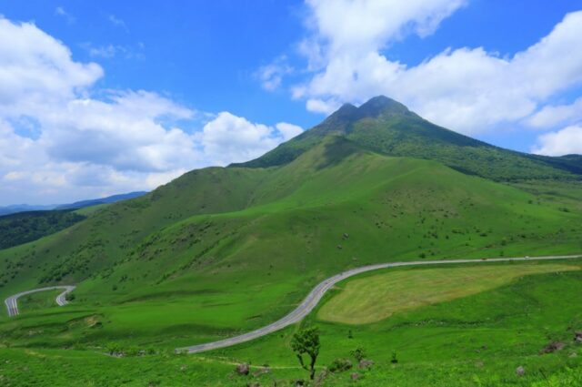 taman nasional aso kuju di jepang