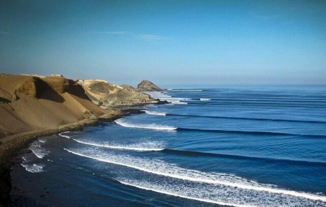 pantai chicama terindah di peru