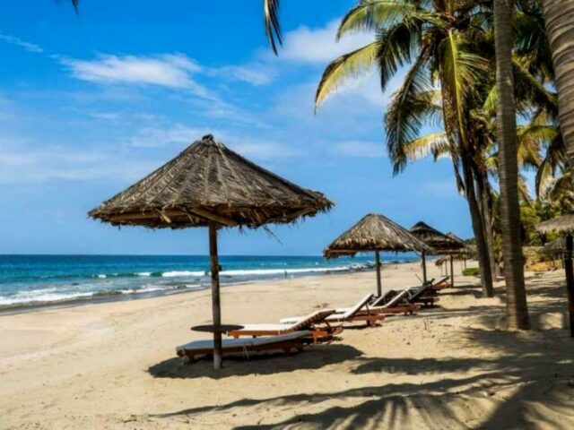 pantai mancora terindah di peru