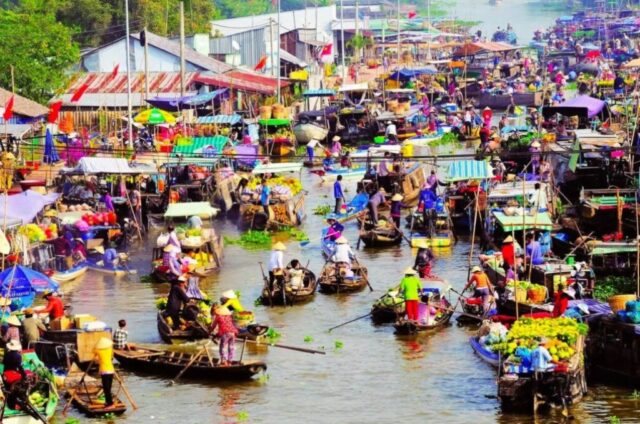 pasar terapung delta mekong