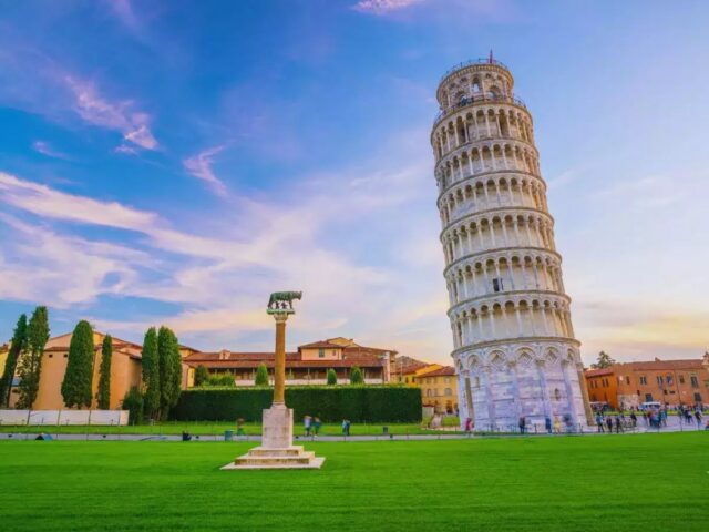 fakta menara pisa