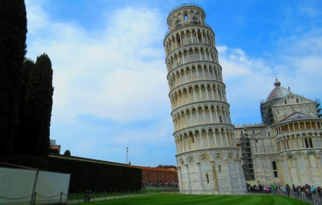 kemiringan menara pisa